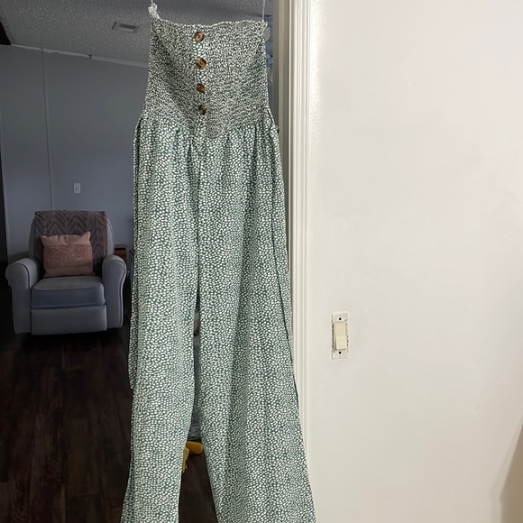 Green pants romper - Picture 1 of 1